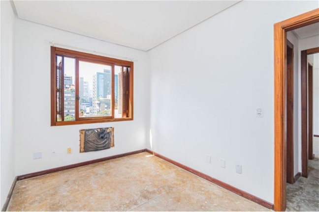 Imagem Imóvel com 3 Quartos à Venda, 220 m² em Petrópolis - Porto Alegre Imagem Imóvel com 3 Quartos à Venda, 220 m² em Petrópolis - Porto Alegre