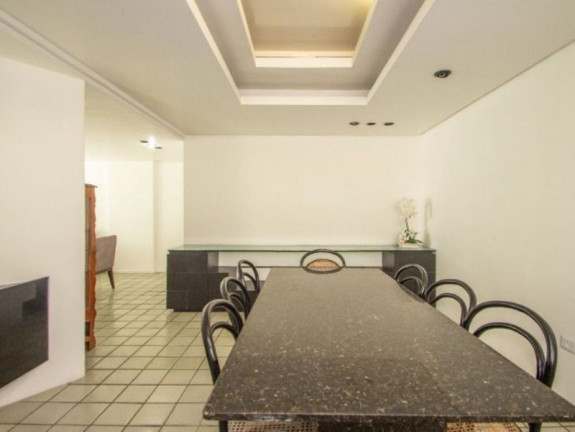 Imagem Apartamento com 4 Quartos à Venda, 234 m²