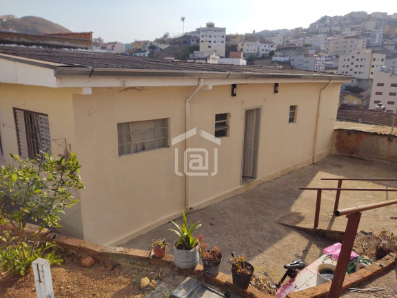 Imagem Casa com 2 Quartos à Venda, 122 m² em Jardim Quisisana - Poços De Caldas