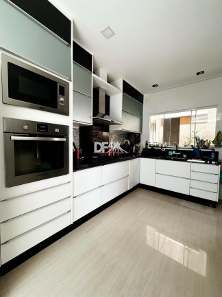 Imagem Casa com 4 Quartos à Venda, 200 m² em Guará I - Brasília