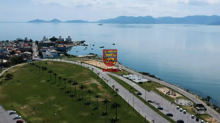 Imagem Terreno à Venda, 215 m² em Balneário - Florianópolis Imagem Terreno à Venda, 215 m² em Balneário - Florianópolis