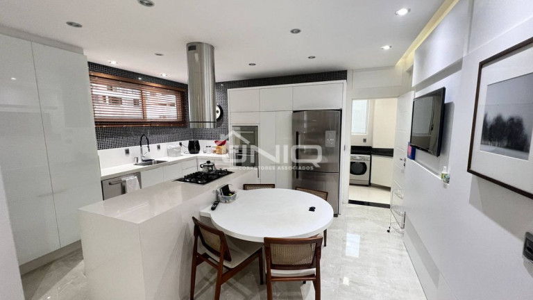 Imagem Apartamento com 3 Quartos à Venda, 260 m²