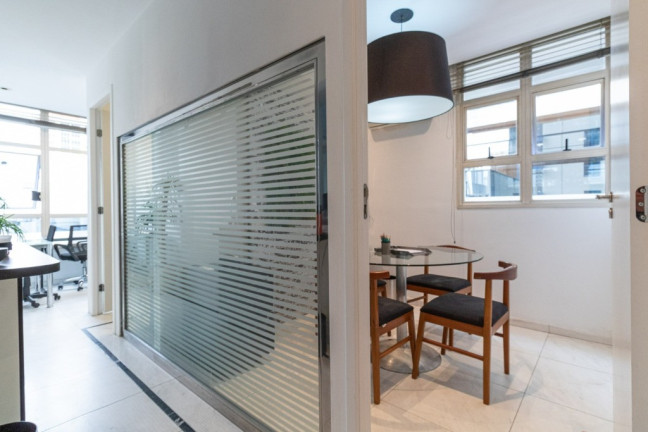 Sala Comercial à Venda, 32 m² em Cerqueira César - São Paulo