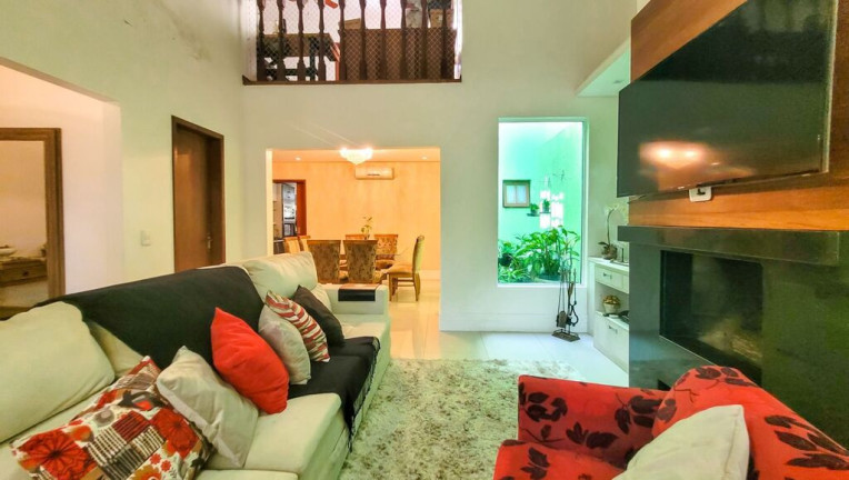 Imagem Casa com 4 Quartos à Venda, 267 m² em Jardim Itu - Porto Alegre