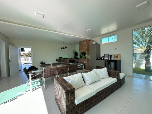 Imagem Casa com 3 Quartos à Venda, 670 m² em Centro - Balneário Barra Do Sul