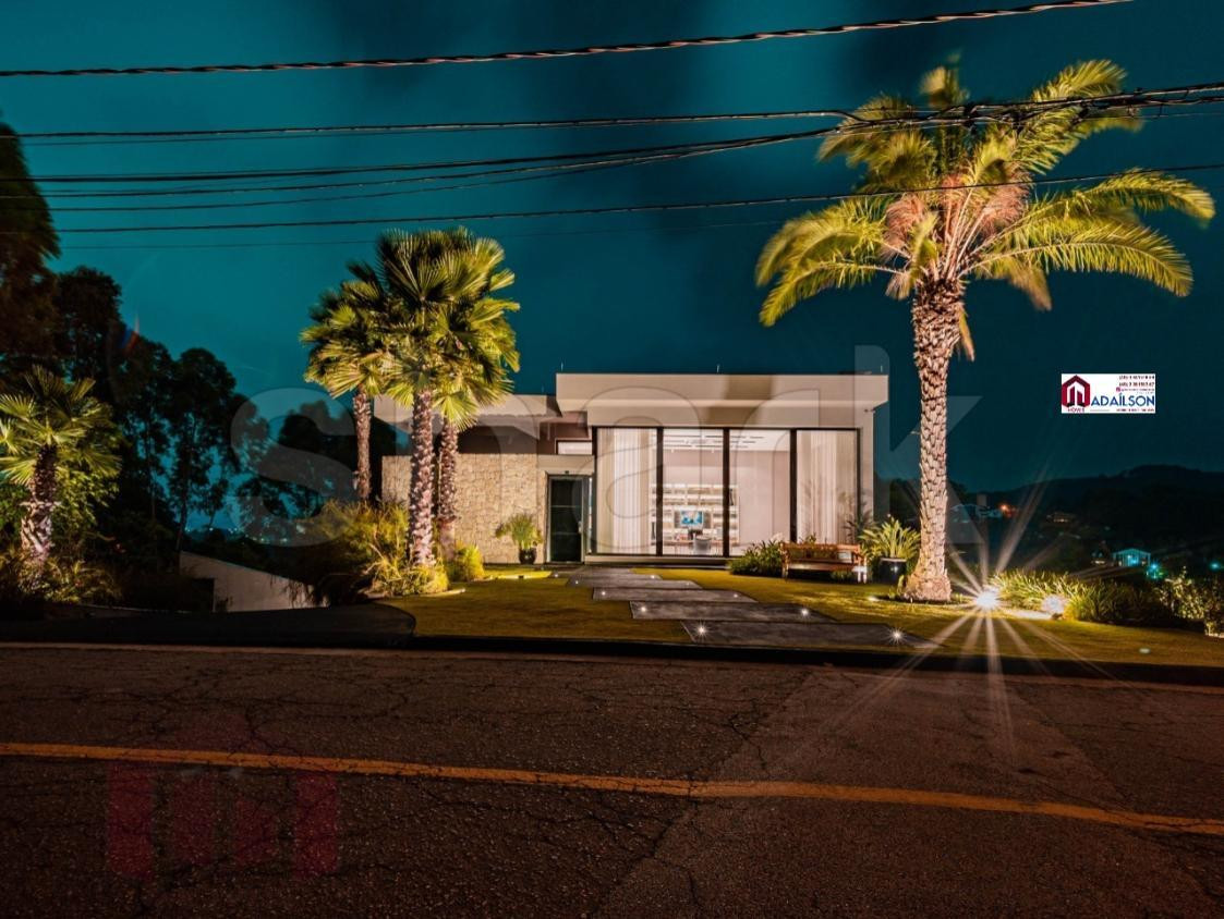 Imóvel com 6 Quartos à Venda, 1.322 m²