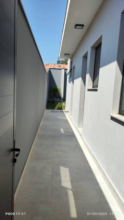 Imagem Casa de Condomínio com 3 Quartos à Venda, 240 m²
