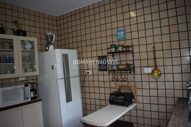 Imagem Casa com 4 Quartos à Venda, 210 m² em Região De Capivari - Campos Do Jordão