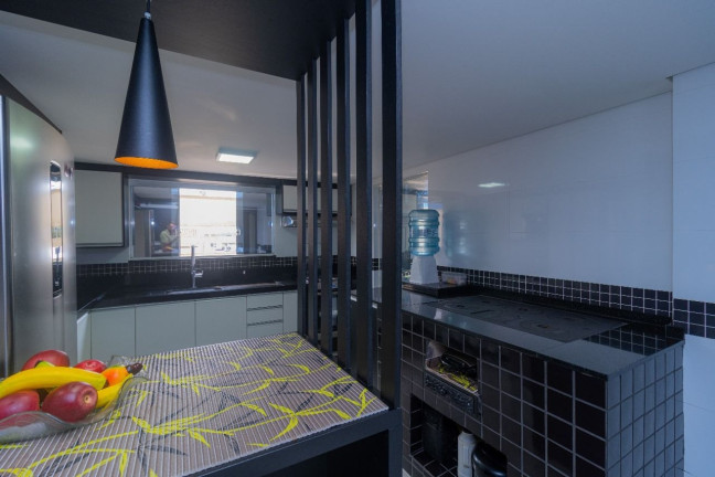 Imagem Casa com 5 Quartos à Venda, 265 m² em Uberaba - Curitiba