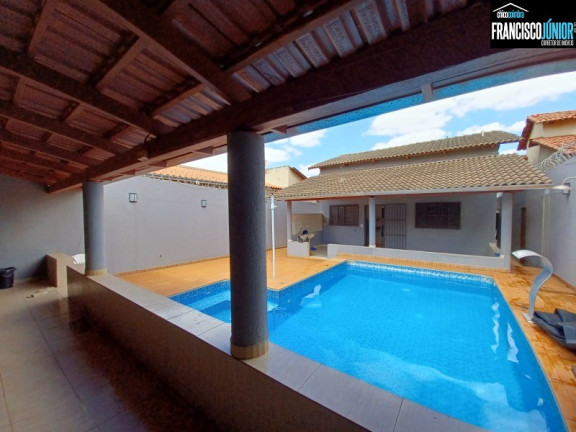 Casa com 3 Quartos à Venda, 300 m² em Jardim São José - Goiânia