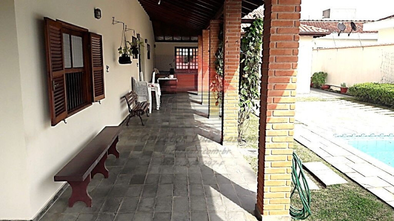 Imagem Casa com 8 Quartos à Venda, 450 m² em Maria Helena Novaes - Peruíbe