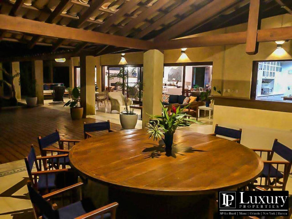 Imagem Casa com 7 Quartos à Venda, em Feiticeira - Ilhabela Imagem Casa com 7 Quartos à Venda, em Feiticeira - Ilhabela