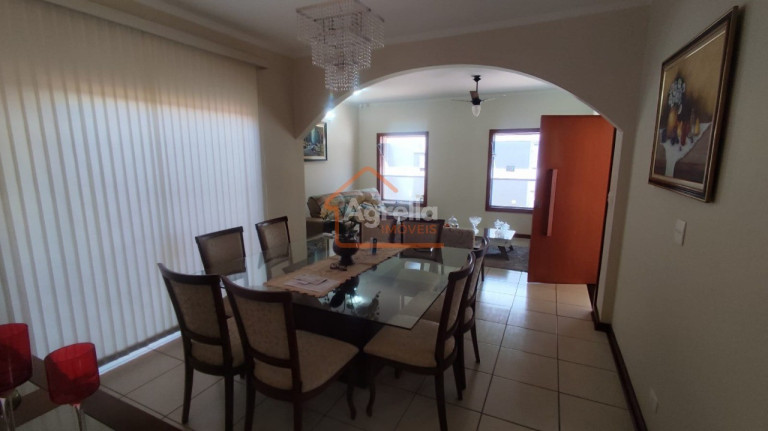 Imagem Casa com 3 Quartos à Venda, 200 m² em Jardim Longatto - Mogi Mirim Imagem Casa com 3 Quartos à Venda, 200 m² em Jardim Longatto - Mogi Mirim