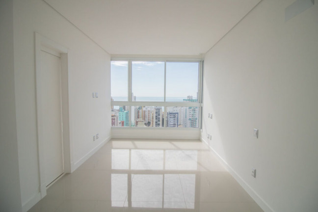 Imagem Imóvel com 4 Quartos à Venda, 269 m² em Centro - Balneário Camboriú Imagem Imóvel com 4 Quartos à Venda, 269 m² em Centro - Balneário Camboriú
