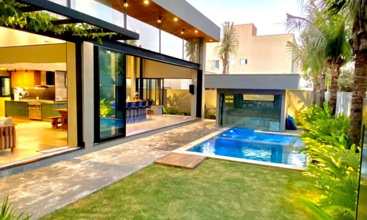 Casa com 4 Quartos à Venda, 370 m² em Residencial Goiânia Golfe Club - Goiânia