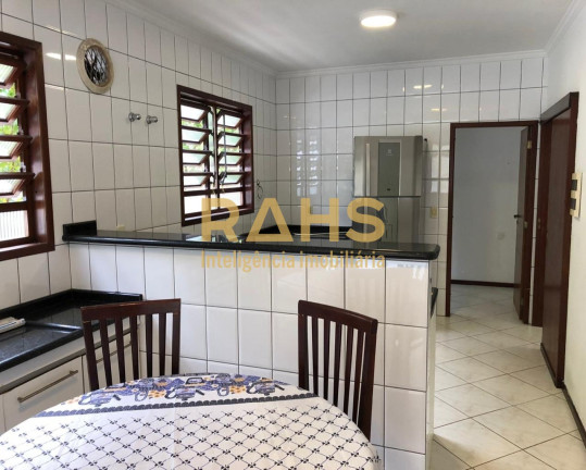 Imagem Casa com 3 Quartos à Venda, 208 m² em Anita Garibaldi - Joinville Imagem Casa com 3 Quartos à Venda, 208 m² em Anita Garibaldi - Joinville