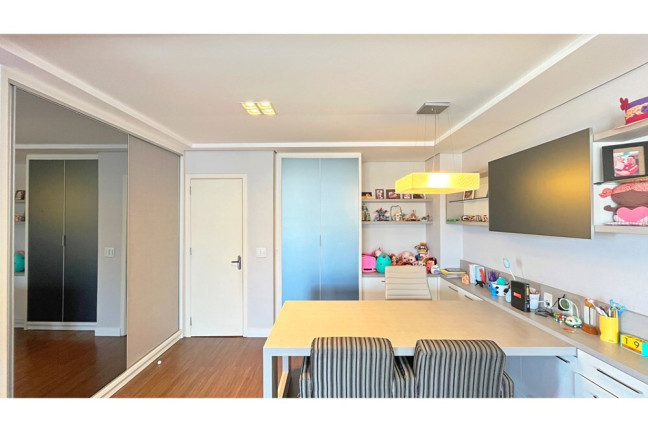 Imagem Casa com 3 Quartos à Venda, em Hípica - Porto Alegre Imagem Casa com 3 Quartos à Venda, em Hípica - Porto Alegre