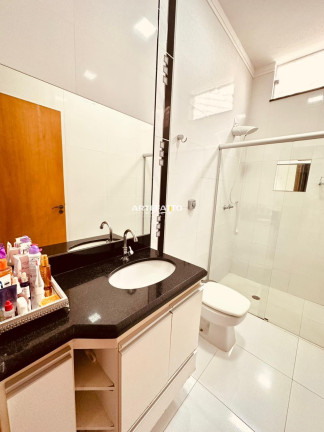 Imagem Casa com 3 Quartos à Venda, 200 m²