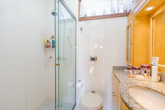 Imagem Casa com 3 Quartos à Venda, 129 m² em Santo Inácio - Curitiba Imagem Casa com 3 Quartos à Venda, 129 m² em Santo Inácio - Curitiba