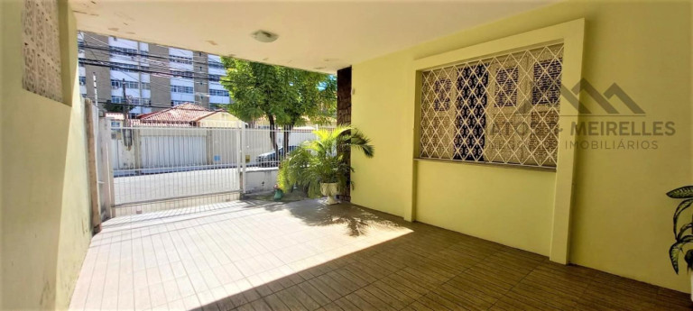 Imagem Casa com 8 Quartos à Venda, 500 m² em Centro - Fortaleza Imagem Casa com 8 Quartos à Venda, 500 m² em Centro - Fortaleza