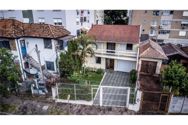 Imagem Casa com 2 Quartos à Venda, 149 m² em Passo Da Areia - Porto Alegre Imagem Casa com 2 Quartos à Venda, 149 m² em Passo Da Areia - Porto Alegre