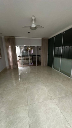 Imagem Casa com 4 Quartos à Venda,  em Goiabeiras - Cuiabá