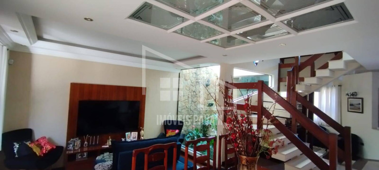 Imagem Sobrado com 3 Quartos à Venda, 300 m² em Independência - São Bernardo Do Campo