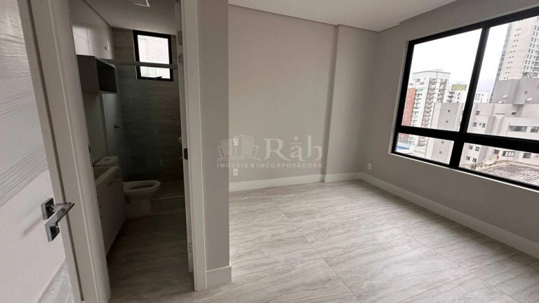 Imagem Apartamento com 4 Quartos à Venda, 146 m² em Pioneiros - Balneário Camboriú Imagem Apartamento com 4 Quartos à Venda, 146 m² em Pioneiros - Balneário Camboriú
