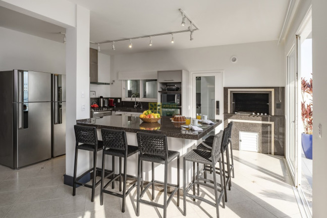Imagem Casa com 7 Quartos à Venda, 360 m² em Balneário Perequê - Porto Belo Imagem Casa com 7 Quartos à Venda, 360 m² em Balneário Perequê - Porto Belo