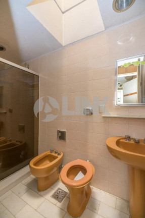 Imagem Casa com 3 Quartos à Venda, 388 m² em Auxiliadora - Porto Alegre Imagem Casa com 3 Quartos à Venda, 388 m² em Auxiliadora - Porto Alegre