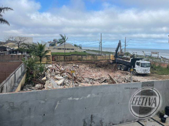 Imagem Sobrado com 4 Quartos à Venda, 216 m² em Balneário Betaras - Matinhos