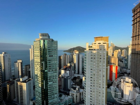 Imagem Cobertura com 3 Quartos à Venda, 330 m² em Centro - Balneário Camboriú