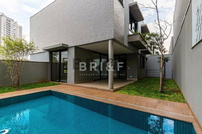 Casa com 3 Quartos à Venda, 272 m² em Moema - São Paulo