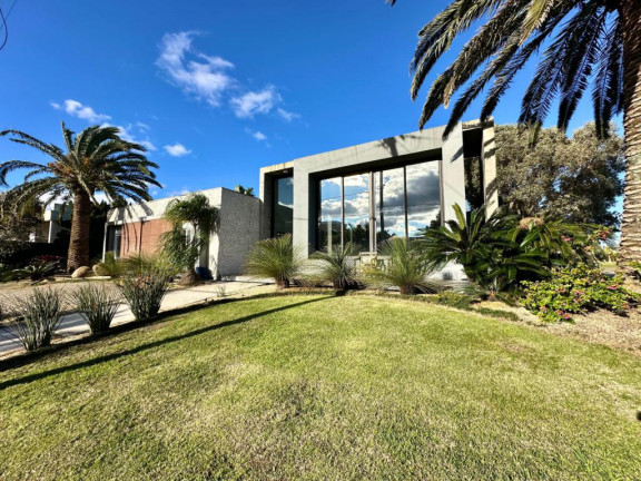 Imagem Casa com 4 Quartos à Venda, 219 m² em Atlantida Sul - Capao Da Canoa Imagem Casa com 4 Quartos à Venda, 219 m² em Atlantida Sul - Capao Da Canoa