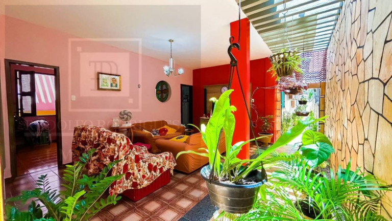 Imagem Casa com 7 Quartos à Venda, 300 m² Imagem Casa com 7 Quartos à Venda, 300 m²