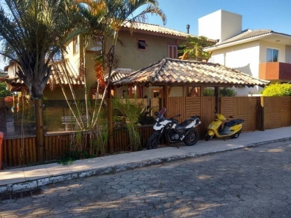 Imagem Casa com 3 Quartos à Venda, 260 m² em Rio Tavares - Florianópolis