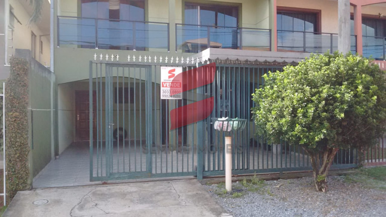 Sobrado com 4 Quartos à Venda, 300 m² em Cidade Industrial - Curitiba