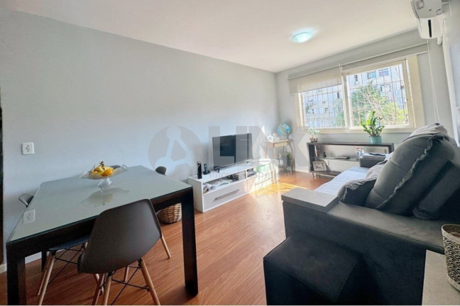 Imagem Apartamento com 2 Quartos à Venda, 74 m² em Jardim Botânico - Porto Alegre