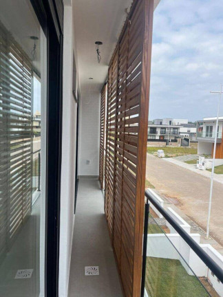 Imagem Casa com 3 Quartos à Venda,  em Rio Tavares - Florianópolis