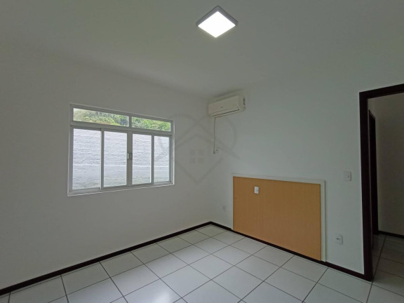 Imagem Casa com 3 Quartos à Venda, 375 m²