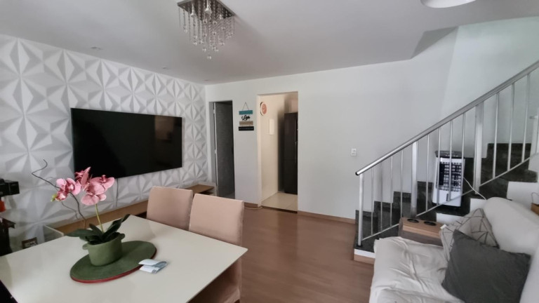 Imagem Casa com 2 Quartos à Venda, 110 m² em Ramos - Rio De Janeiro Imagem Casa com 2 Quartos à Venda, 110 m² em Ramos - Rio De Janeiro