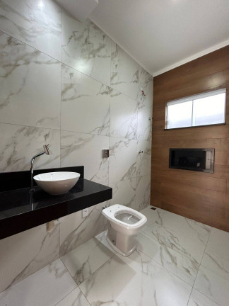 Imagem Casa com 3 Quartos à Venda, 250 m² em Lívia - Botucatu