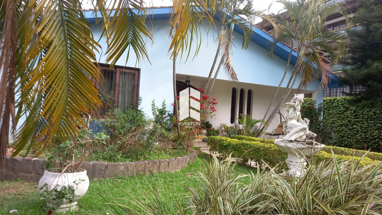 Imagem Casa com 6 Quartos à Venda, 460 m² em Noal - Santa Maria