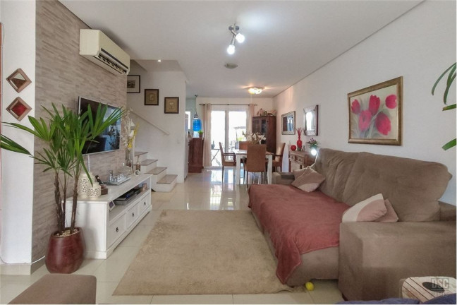 Imagem Casa com 3 Quartos à Venda, em Hípica - Porto Alegre Imagem Casa com 3 Quartos à Venda, em Hípica - Porto Alegre