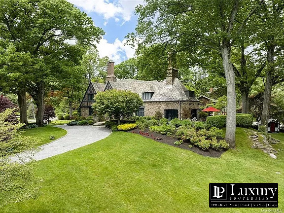Imagem Casa com 5 Quartos à Venda,  em Bronxville - New York City