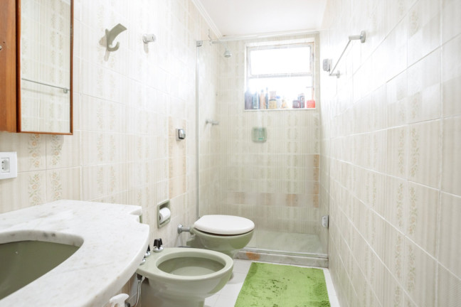 Imagem Imóvel com 2 Quartos à Venda, 74 m² em Menino Deus - Porto Alegre Imagem Imóvel com 2 Quartos à Venda, 74 m² em Menino Deus - Porto Alegre