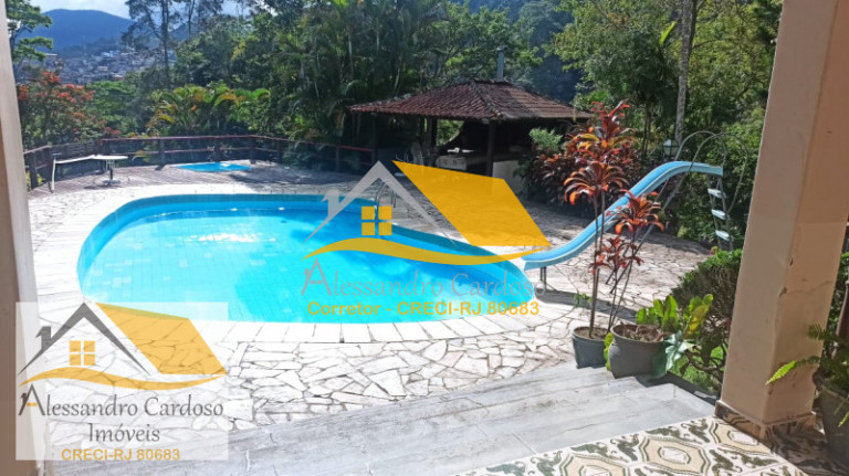 Imagem Casa com 3 Quartos à Venda, 300 m²
