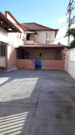 Imagem Casa com 2 Quartos à Venda, 60 m² em Portinho - Cabo Frio