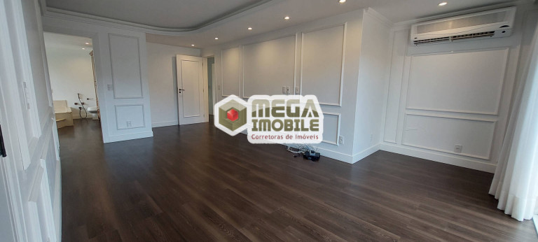 Imagem Casa com 5 Quartos à Venda, 900 m² em Córrego Grande - Florianópolis Imagem Casa com 5 Quartos à Venda, 900 m² em Córrego Grande - Florianópolis