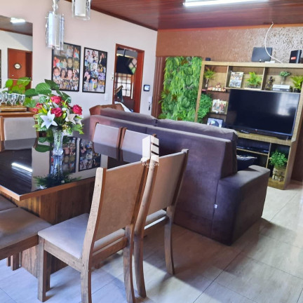 Imagem Casa com 3 Quartos à Venda, 225 m² em Tancredo Neves - Santa Maria